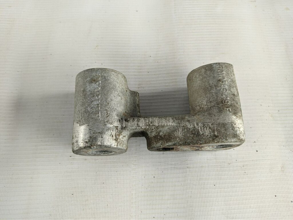 проставка кронштейна топливного бака б/у